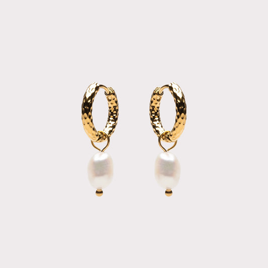 Kolczykom Hammered Pearl Hoops