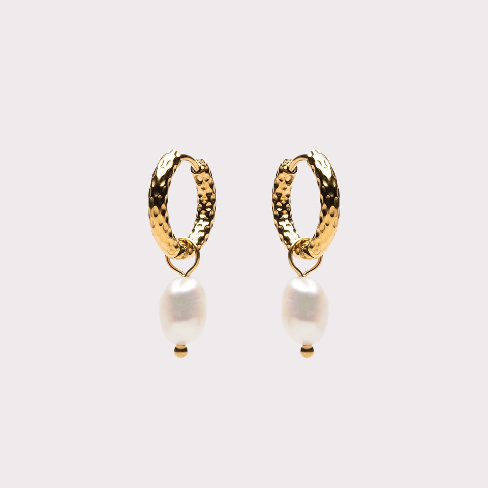 Kolczykom Hammered Pearl Hoops