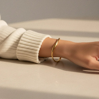 Bransoletka typu twisted bangle