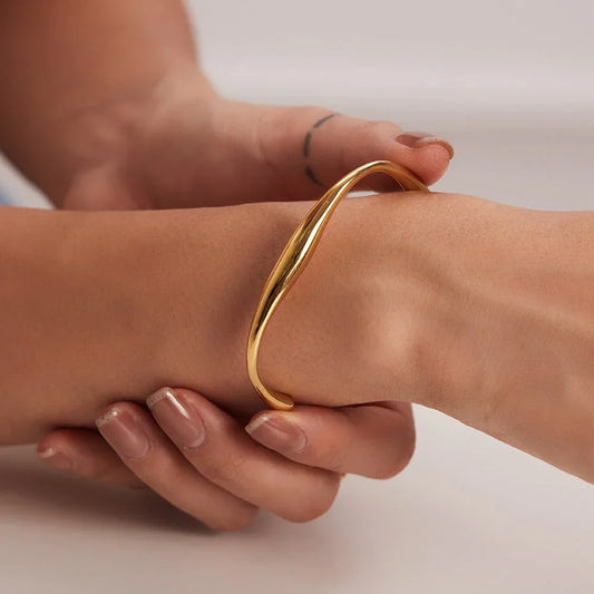 Bransoletka typu twisted bangle