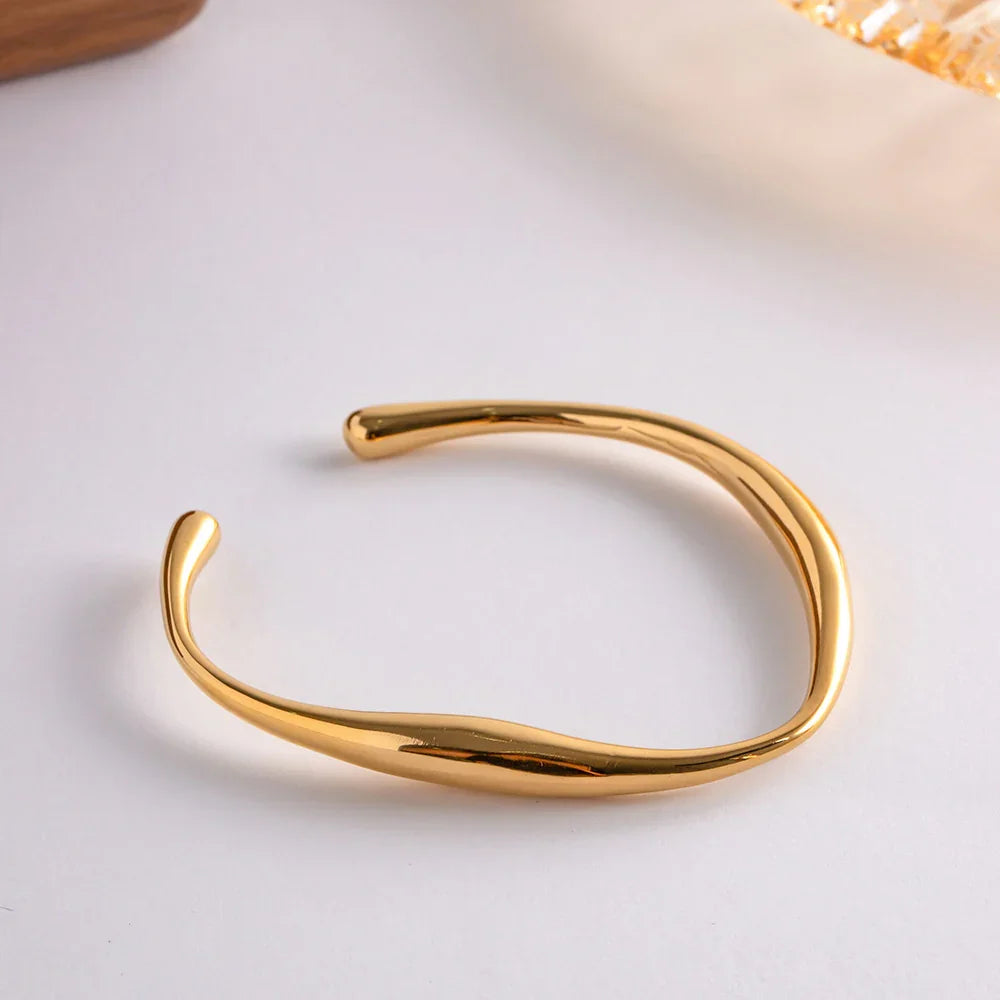 Bransoletka typu twisted bangle